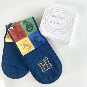 Le Crueset x Harry Potter Hogwarts Houses Pot Holder Double Oven Glove